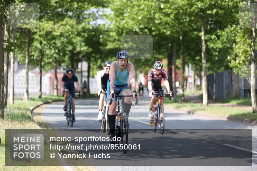 10.08.2025 - GEWOBA Citytriathlon Bremen Yannick Fuchs http://msf.ph/oto/8550061 10.08.2025 12:21:11 Radfahren 555, 558, 581, 662, 701, 758, 761, 785, 813, 869, 913, 969, 975, 1002 meine-sportfotos.de