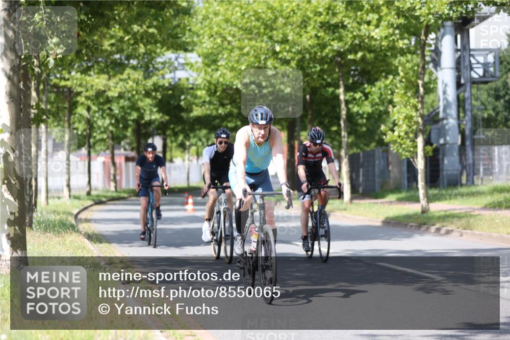 10.08.2025 - GEWOBA Citytriathlon Bremen Yannick Fuchs http://msf.ph/oto/8550065 10.08.2025 12:21:11 Radfahren 555, 558, 581, 662, 701, 758, 761, 785, 813, 869, 913, 969, 975, 1002 meine-sportfotos.de