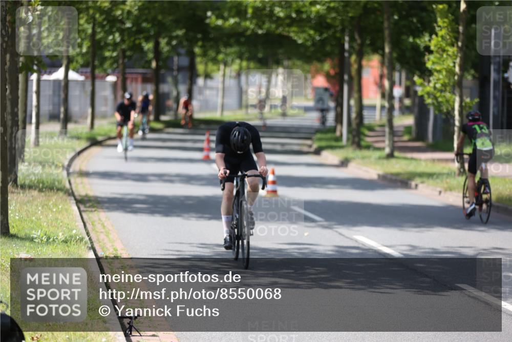 10.08.2025 - GEWOBA Citytriathlon Bremen Yannick Fuchs http://msf.ph/oto/8550068 10.08.2025 14:12:16 Radfahren 10, 27, 33, 42, 171, 172 meine-sportfotos.de