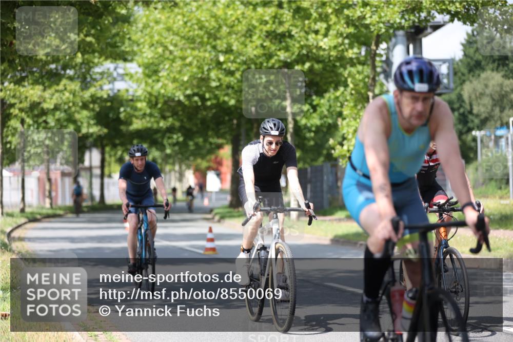 10.08.2025 - GEWOBA Citytriathlon Bremen Yannick Fuchs http://msf.ph/oto/8550069 10.08.2025 12:21:12 Radfahren 555, 558, 581, 662, 701, 758, 761, 785, 813, 869, 913, 969, 975, 1002 meine-sportfotos.de