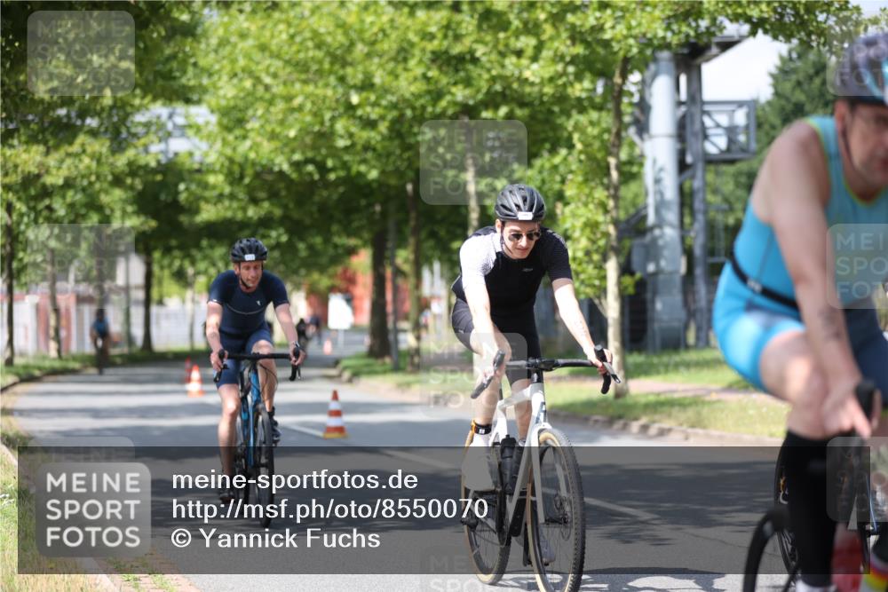 10.08.2025 - GEWOBA Citytriathlon Bremen Yannick Fuchs http://msf.ph/oto/8550070 10.08.2025 12:21:12 Radfahren 555, 558, 581, 662, 701, 758, 761, 785, 813, 869, 913, 969, 975, 1002 meine-sportfotos.de