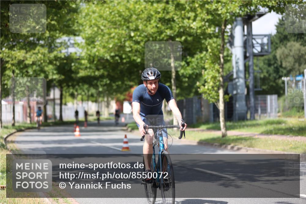 10.08.2025 - GEWOBA Citytriathlon Bremen Yannick Fuchs http://msf.ph/oto/8550072 10.08.2025 12:21:13 Radfahren 555, 558, 581, 618, 662, 701, 758, 761, 785, 813, 869, 913, 969, 975, 1002 meine-sportfotos.de