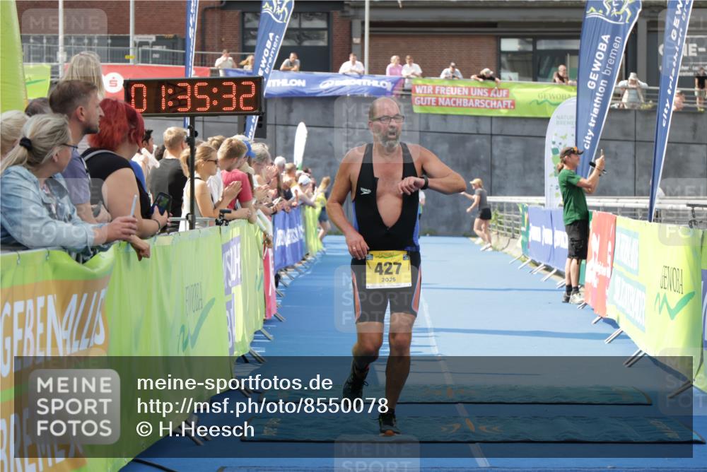 10.08.2025 - GEWOBA Citytriathlon Bremen H.Heesch http://msf.ph/oto/8550078 10.08.2025 11:39:13 Ziel 427 meine-sportfotos.de