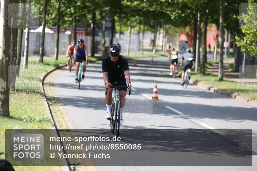 10.08.2025 - GEWOBA Citytriathlon Bremen Yannick Fuchs http://msf.ph/oto/8550086 10.08.2025 14:12:19 Radfahren 10, 27, 33, 42, 171, 172, 178 meine-sportfotos.de