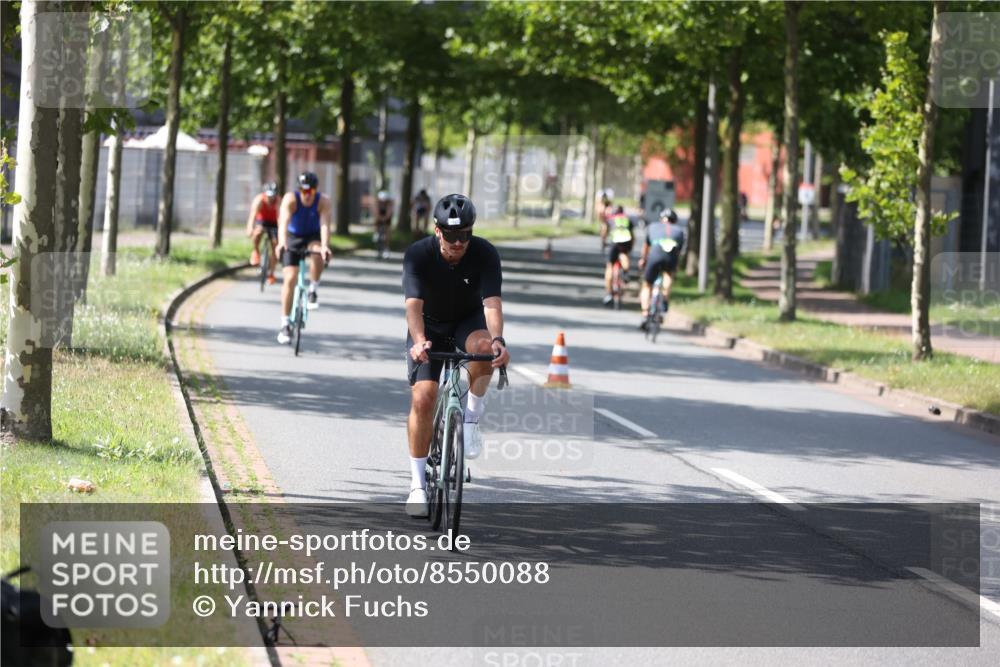 10.08.2025 - GEWOBA Citytriathlon Bremen Yannick Fuchs http://msf.ph/oto/8550088 10.08.2025 14:12:19 Radfahren 10, 27, 33, 42, 171, 172, 178 meine-sportfotos.de