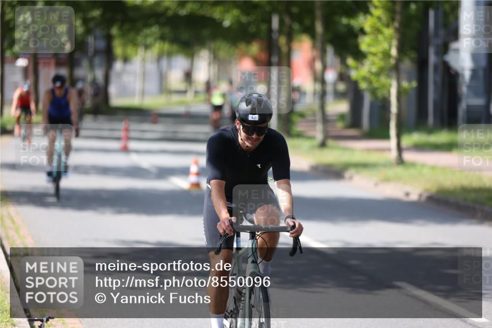 10.08.2025 - GEWOBA Citytriathlon Bremen Yannick Fuchs http://msf.ph/oto/8550096 10.08.2025 14:12:20 Radfahren 10, 27, 33, 42, 66, 171, 172, 178 meine-sportfotos.de