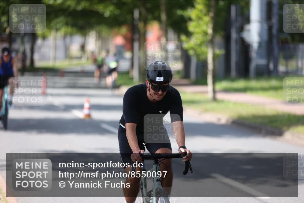 10.08.2025 - GEWOBA Citytriathlon Bremen Yannick Fuchs http://msf.ph/oto/8550097 10.08.2025 14:12:20 Radfahren 10, 27, 33, 42, 66, 171, 172, 178 meine-sportfotos.de