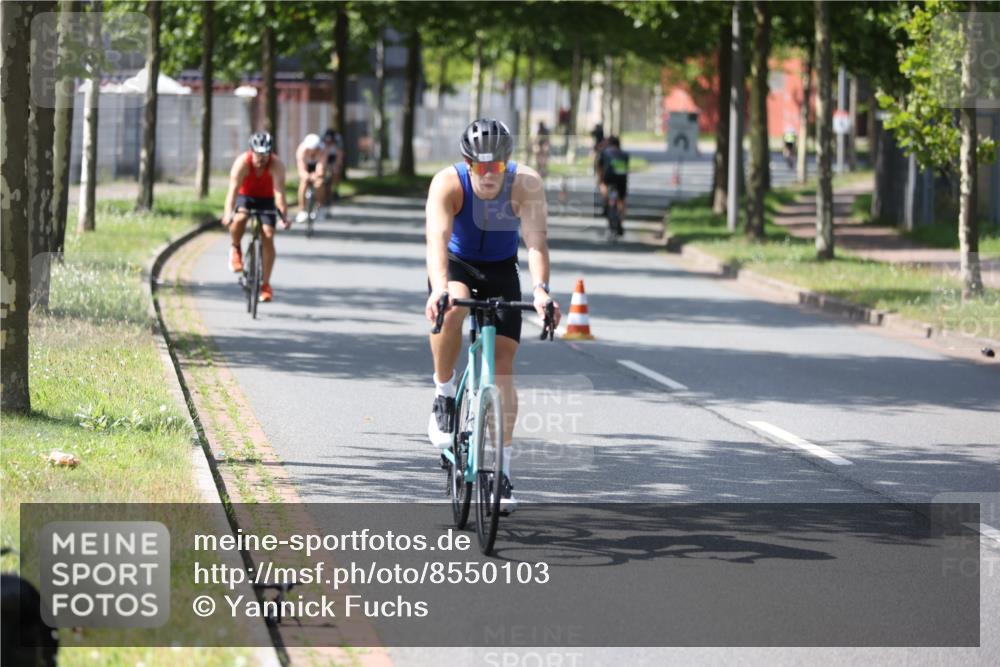 10.08.2025 - GEWOBA Citytriathlon Bremen Yannick Fuchs http://msf.ph/oto/8550103 10.08.2025 14:12:21 Radfahren 10, 27, 33, 42, 66, 171, 172, 178 meine-sportfotos.de