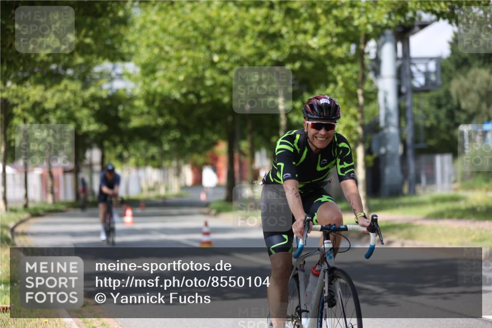 10.08.2025 - GEWOBA Citytriathlon Bremen Yannick Fuchs http://msf.ph/oto/8550104 10.08.2025 12:21:22 Radfahren 555, 618, 761, 785, 813, 869, 913, 949, 975, 1002 meine-sportfotos.de