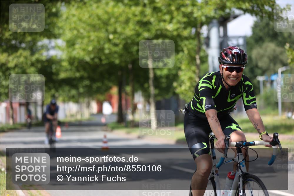 10.08.2025 - GEWOBA Citytriathlon Bremen Yannick Fuchs http://msf.ph/oto/8550106 10.08.2025 12:21:22 Radfahren 555, 618, 761, 785, 813, 869, 913, 949, 975, 1002 meine-sportfotos.de