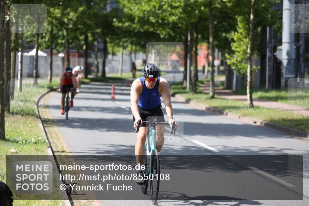 10.08.2025 - GEWOBA Citytriathlon Bremen Yannick Fuchs http://msf.ph/oto/8550108 10.08.2025 14:12:22 Radfahren 10, 27, 33, 42, 66, 171, 172, 178 meine-sportfotos.de