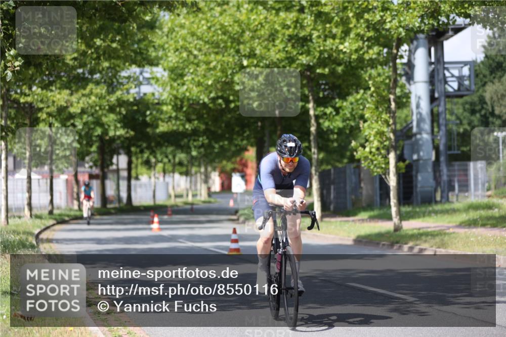 10.08.2025 - GEWOBA Citytriathlon Bremen Yannick Fuchs http://msf.ph/oto/8550116 10.08.2025 12:21:23 Radfahren 555, 618, 761, 785, 813, 869, 913, 949, 975, 1002 meine-sportfotos.de