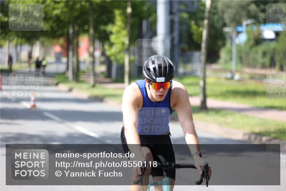 10.08.2025 - GEWOBA Citytriathlon Bremen Yannick Fuchs http://msf.ph/oto/8550118 10.08.2025 14:12:22 Radfahren 10, 27, 33, 42, 66, 171, 172, 178 meine-sportfotos.de