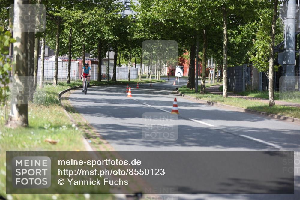10.08.2025 - GEWOBA Citytriathlon Bremen Yannick Fuchs http://msf.ph/oto/8550123 10.08.2025 12:21:24 Radfahren 555, 618, 761, 785, 813, 913, 949, 975, 1002 meine-sportfotos.de