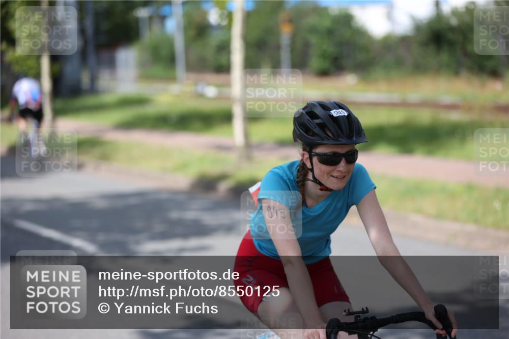 10.08.2025 - GEWOBA Citytriathlon Bremen Yannick Fuchs http://msf.ph/oto/8550125 10.08.2025 12:21:29 Radfahren 618, 761, 785, 913, 923, 949, 975 meine-sportfotos.de