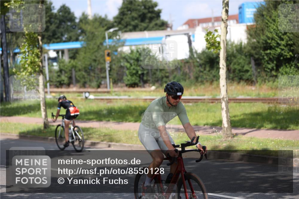 10.08.2025 - GEWOBA Citytriathlon Bremen Yannick Fuchs http://msf.ph/oto/8550128 10.08.2025 12:21:49 Radfahren 572, 862, 923 meine-sportfotos.de