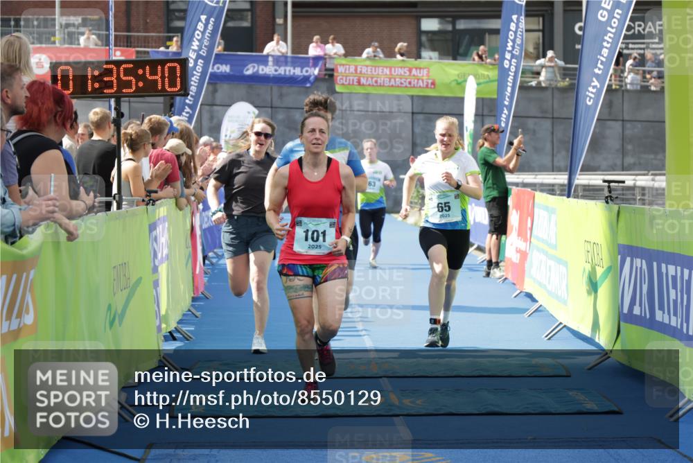 10.08.2025 - GEWOBA Citytriathlon Bremen H.Heesch http://msf.ph/oto/8550129 10.08.2025 11:39:22 Ziel 63, 65, 101 meine-sportfotos.de