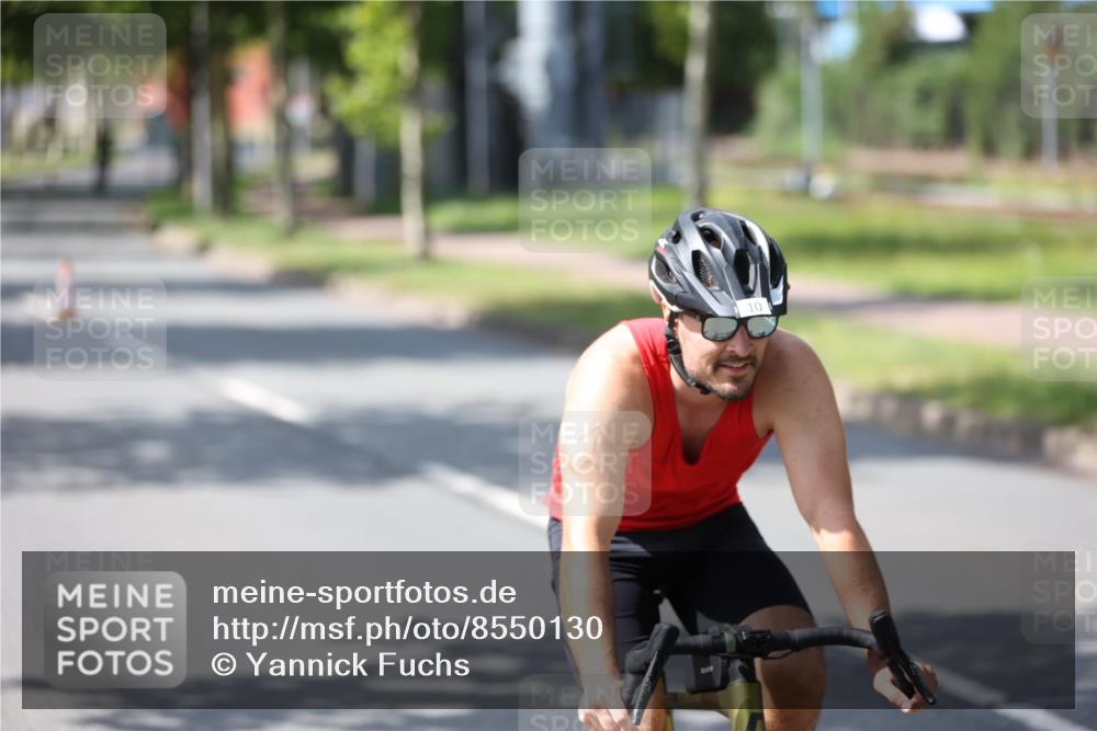10.08.2025 - GEWOBA Citytriathlon Bremen Yannick Fuchs http://msf.ph/oto/8550130 10.08.2025 14:12:24 Radfahren 10, 27, 33, 42, 66, 171, 172, 178 meine-sportfotos.de