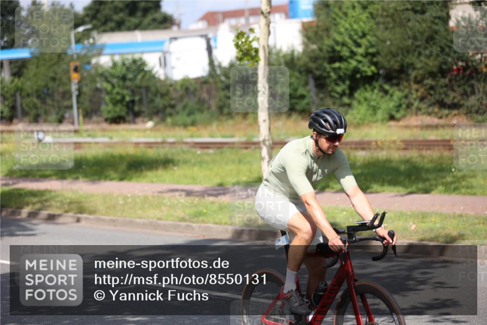 10.08.2025 - GEWOBA Citytriathlon Bremen Yannick Fuchs http://msf.ph/oto/8550131 10.08.2025 12:21:49 Radfahren 572, 862, 923 meine-sportfotos.de