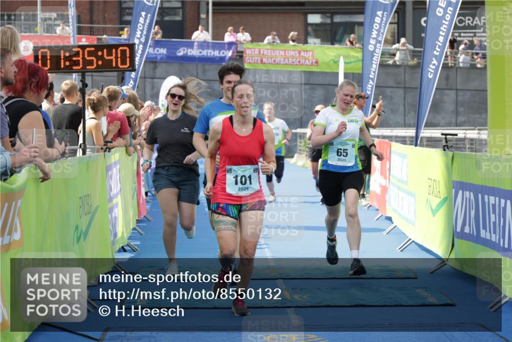 10.08.2025 - GEWOBA Citytriathlon Bremen H.Heesch http://msf.ph/oto/8550132 10.08.2025 11:39:22 Ziel 63, 65, 101 meine-sportfotos.de