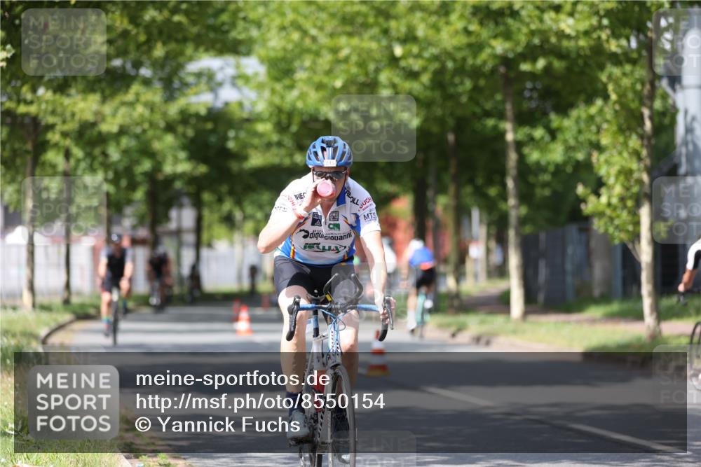 10.08.2025 - GEWOBA Citytriathlon Bremen Yannick Fuchs http://msf.ph/oto/8550154 10.08.2025 12:22:26 Radfahren 602, 663, 665, 803, 848, 870, 910, 1023 meine-sportfotos.de