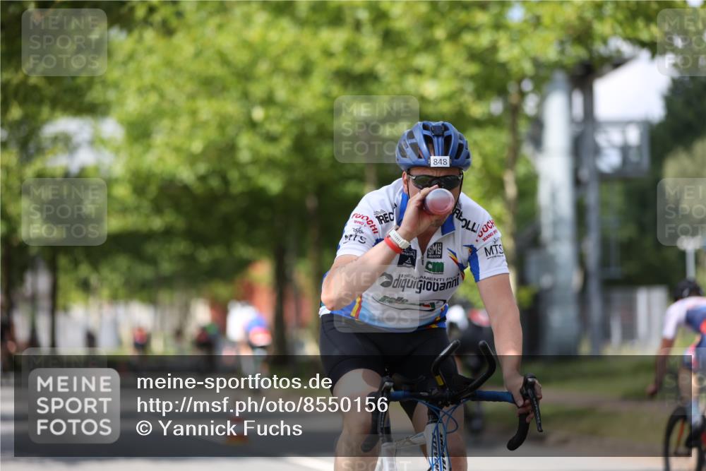 10.08.2025 - GEWOBA Citytriathlon Bremen Yannick Fuchs http://msf.ph/oto/8550156 10.08.2025 12:22:27 Radfahren 580, 602, 663, 665, 803, 848, 870, 910, 1023 meine-sportfotos.de