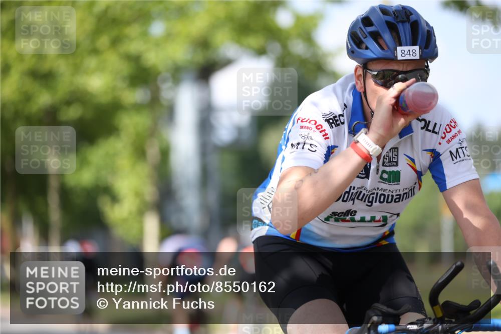 10.08.2025 - GEWOBA Citytriathlon Bremen Yannick Fuchs http://msf.ph/oto/8550162 10.08.2025 12:22:27 Radfahren 580, 602, 663, 665, 803, 848, 870, 910, 1023 meine-sportfotos.de