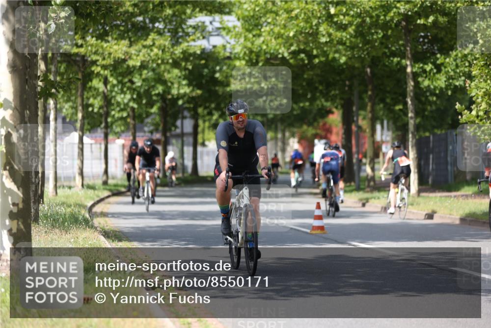 10.08.2025 - GEWOBA Citytriathlon Bremen Yannick Fuchs http://msf.ph/oto/8550171 10.08.2025 12:22:28 Radfahren 580, 602, 663, 665, 803, 848, 870, 910, 1023 meine-sportfotos.de