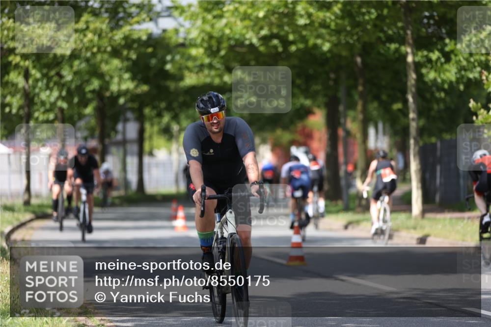 10.08.2025 - GEWOBA Citytriathlon Bremen Yannick Fuchs http://msf.ph/oto/8550175 10.08.2025 12:22:29 Radfahren 580, 602, 663, 665, 803, 848, 870, 910, 1023 meine-sportfotos.de