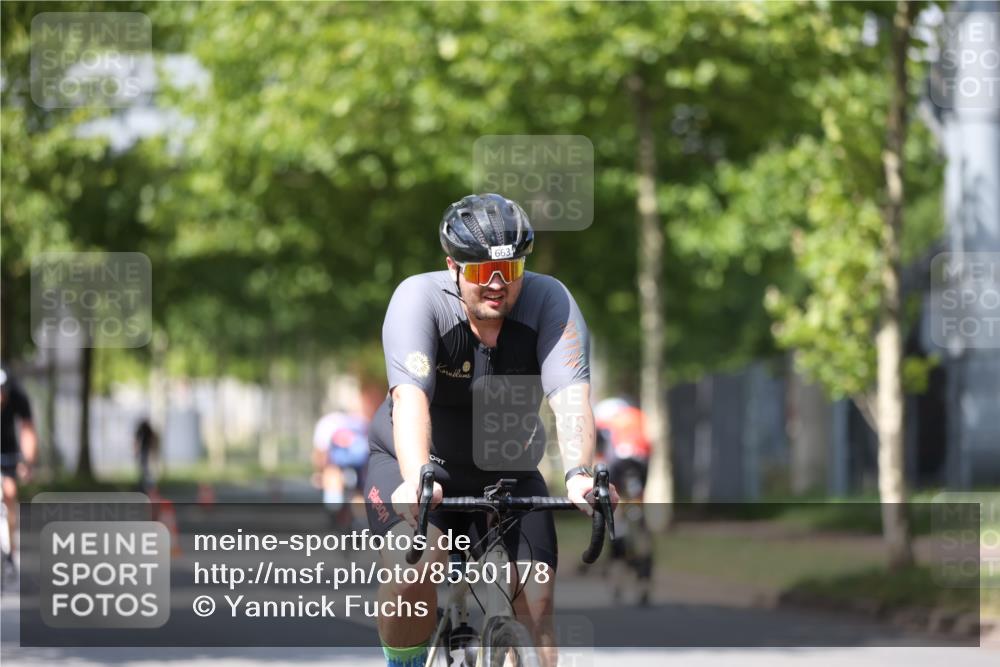 10.08.2025 - GEWOBA Citytriathlon Bremen Yannick Fuchs http://msf.ph/oto/8550178 10.08.2025 12:22:29 Radfahren 580, 602, 663, 665, 803, 848, 870, 910, 1023 meine-sportfotos.de
