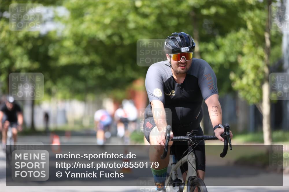 10.08.2025 - GEWOBA Citytriathlon Bremen Yannick Fuchs http://msf.ph/oto/8550179 10.08.2025 12:22:29 Radfahren 580, 602, 663, 665, 803, 848, 870, 910, 1023 meine-sportfotos.de