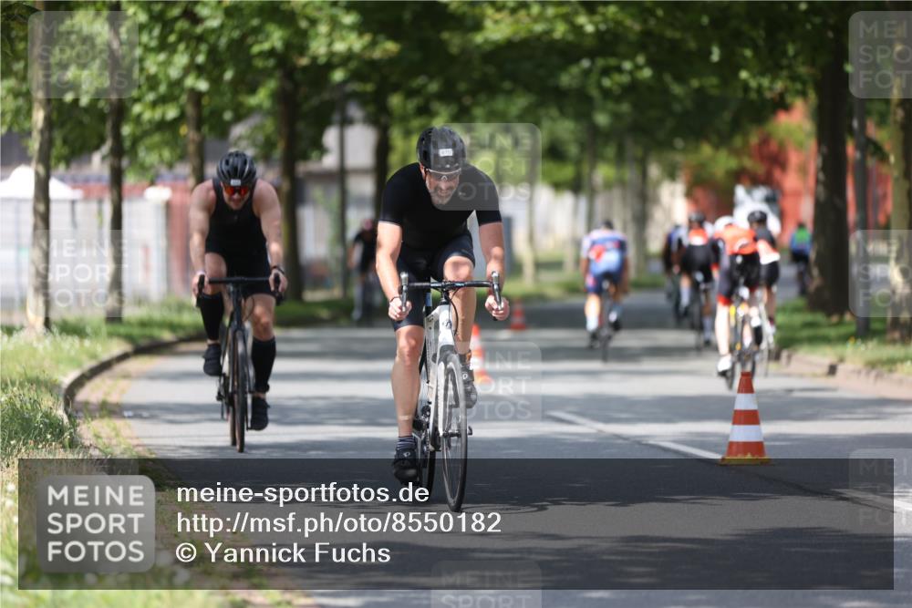 10.08.2025 - GEWOBA Citytriathlon Bremen Yannick Fuchs http://msf.ph/oto/8550182 10.08.2025 12:22:30 Radfahren 580, 602, 663, 665, 803, 848, 870, 910, 926, 1023 meine-sportfotos.de