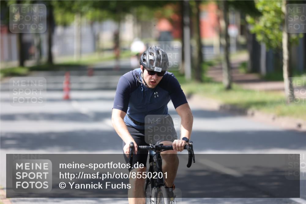 10.08.2025 - GEWOBA Citytriathlon Bremen Yannick Fuchs http://msf.ph/oto/8550201 10.08.2025 14:12:33 Radfahren 10, 33, 66, 155, 171, 178 meine-sportfotos.de