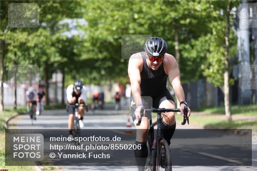 10.08.2025 - GEWOBA Citytriathlon Bremen Yannick Fuchs http://msf.ph/oto/8550206 10.08.2025 12:22:32 Radfahren 580, 602, 634, 663, 665, 803, 848, 870, 910, 926, 1023 meine-sportfotos.de