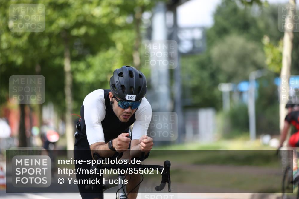 10.08.2025 - GEWOBA Citytriathlon Bremen Yannick Fuchs http://msf.ph/oto/8550217 10.08.2025 12:22:34 Radfahren 580, 602, 634, 663, 665, 803, 848, 870, 910, 926, 1023 meine-sportfotos.de