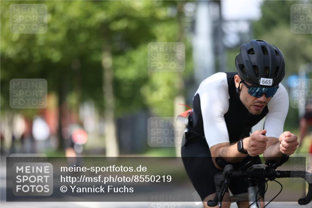 10.08.2025 - GEWOBA Citytriathlon Bremen Yannick Fuchs http://msf.ph/oto/8550219 10.08.2025 12:22:34 Radfahren 580, 602, 634, 663, 665, 803, 848, 870, 910, 926, 1023 meine-sportfotos.de