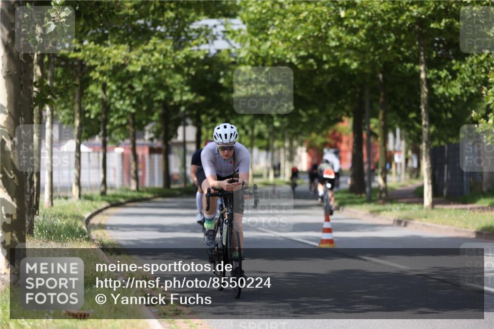 10.08.2025 - GEWOBA Citytriathlon Bremen Yannick Fuchs http://msf.ph/oto/8550224 10.08.2025 12:22:35 Radfahren 580, 602, 634, 663, 665, 803, 848, 870, 910, 926, 1023 meine-sportfotos.de