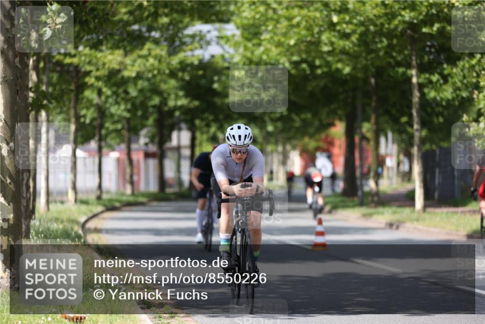 10.08.2025 - GEWOBA Citytriathlon Bremen Yannick Fuchs http://msf.ph/oto/8550226 10.08.2025 12:22:35 Radfahren 580, 602, 634, 663, 665, 803, 848, 870, 910, 926, 1023 meine-sportfotos.de