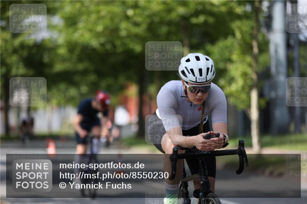 10.08.2025 - GEWOBA Citytriathlon Bremen Yannick Fuchs http://msf.ph/oto/8550230 10.08.2025 12:22:36 Radfahren 580, 602, 634, 663, 665, 803, 848, 870, 910, 926, 1023 meine-sportfotos.de