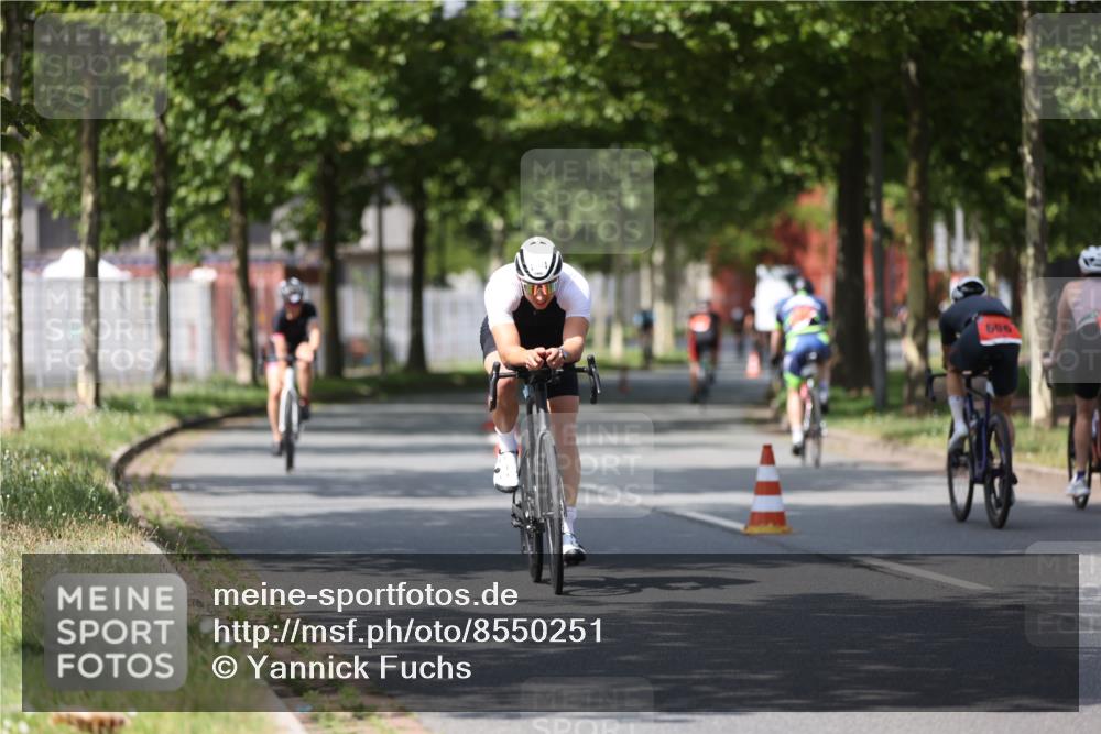 10.08.2025 - GEWOBA Citytriathlon Bremen Yannick Fuchs http://msf.ph/oto/8550251 10.08.2025 12:22:40 Radfahren 580, 602, 634, 658, 663, 665, 690, 714, 803, 870, 910, 926 meine-sportfotos.de