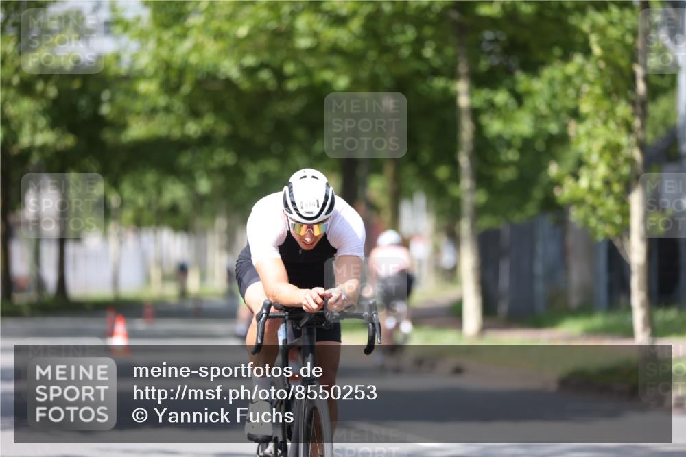 10.08.2025 - GEWOBA Citytriathlon Bremen Yannick Fuchs http://msf.ph/oto/8550253 10.08.2025 12:22:41 Radfahren 580, 602, 634, 658, 663, 665, 690, 714, 803, 870, 910, 926 meine-sportfotos.de