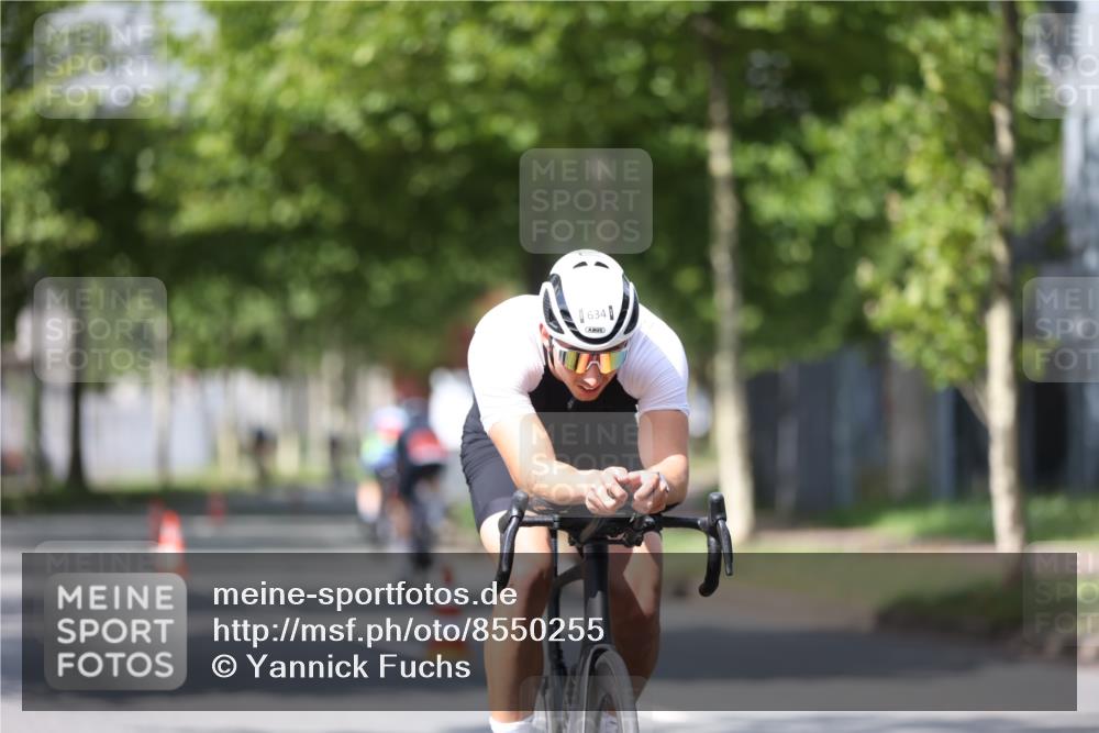 10.08.2025 - GEWOBA Citytriathlon Bremen Yannick Fuchs http://msf.ph/oto/8550255 10.08.2025 12:22:41 Radfahren 580, 602, 634, 658, 663, 665, 690, 714, 803, 870, 910, 926 meine-sportfotos.de