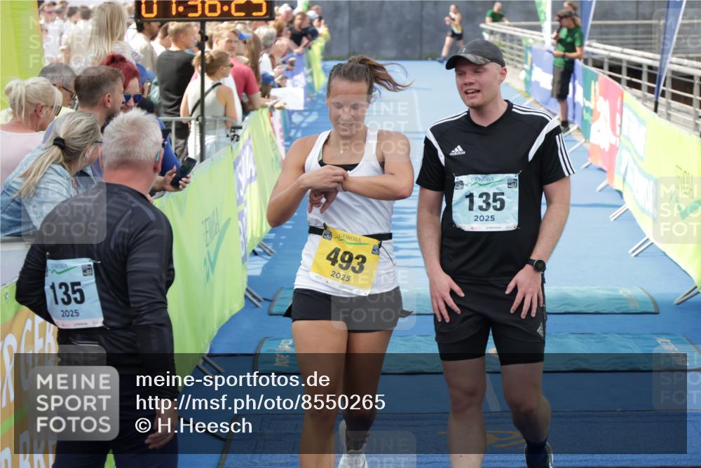 10.08.2025 - GEWOBA Citytriathlon Bremen H.Heesch http://msf.ph/oto/8550265 10.08.2025 11:40:07 Ziel 135, 493 meine-sportfotos.de
