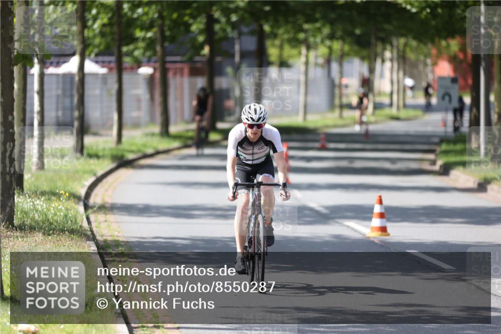 10.08.2025 - GEWOBA Citytriathlon Bremen Yannick Fuchs http://msf.ph/oto/8550287 10.08.2025 14:12:57 Radfahren 8, 95, 117, 148 meine-sportfotos.de