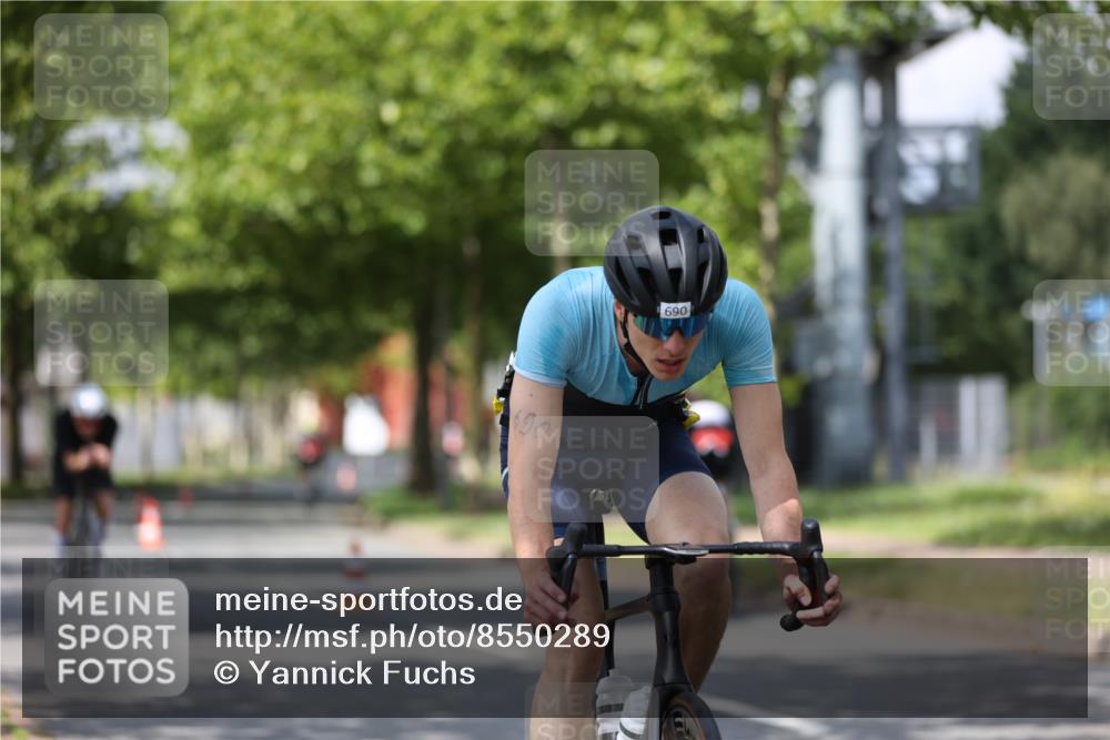 10.08.2025 - GEWOBA Citytriathlon Bremen Yannick Fuchs http://msf.ph/oto/8550289 10.08.2025 12:22:51 Radfahren 580, 634, 658, 690, 714, 729, 926 meine-sportfotos.de