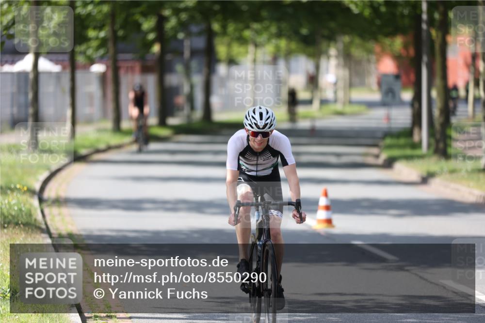 10.08.2025 - GEWOBA Citytriathlon Bremen Yannick Fuchs http://msf.ph/oto/8550290 10.08.2025 14:12:57 Radfahren 8, 95, 117, 148 meine-sportfotos.de