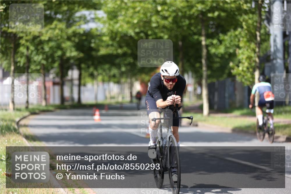 10.08.2025 - GEWOBA Citytriathlon Bremen Yannick Fuchs http://msf.ph/oto/8550293 10.08.2025 12:22:52 Radfahren 580, 634, 658, 690, 714, 729, 926 meine-sportfotos.de