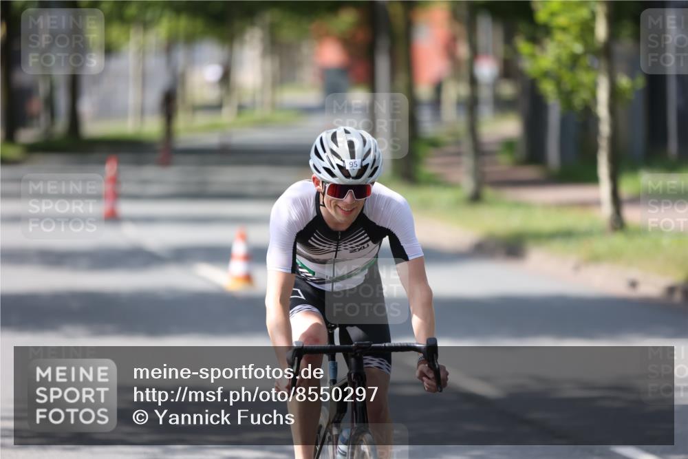 10.08.2025 - GEWOBA Citytriathlon Bremen Yannick Fuchs http://msf.ph/oto/8550297 10.08.2025 14:12:58 Radfahren 8, 95, 117, 148 meine-sportfotos.de