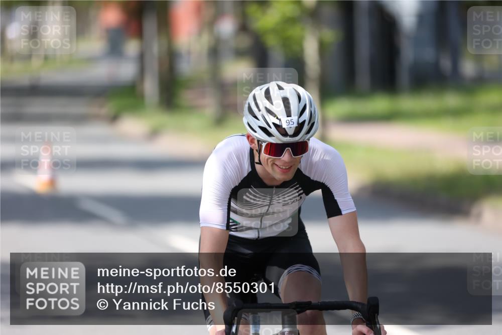 10.08.2025 - GEWOBA Citytriathlon Bremen Yannick Fuchs http://msf.ph/oto/8550301 10.08.2025 14:12:58 Radfahren 8, 95, 117, 148 meine-sportfotos.de