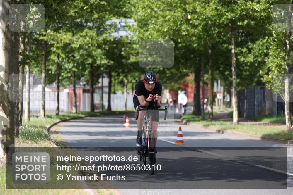 10.08.2025 - GEWOBA Citytriathlon Bremen Yannick Fuchs http://msf.ph/oto/8550310 10.08.2025 12:23:02 Radfahren 589, 603, 658, 690, 714, 729, 921, 934 meine-sportfotos.de